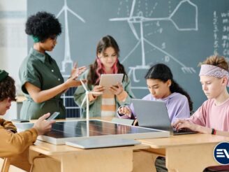 Technologys Role in Modern International and Online Schools 2