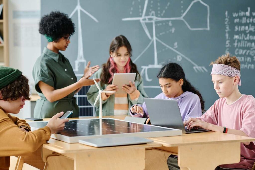 Technologys Role in Modern International and Online Schools